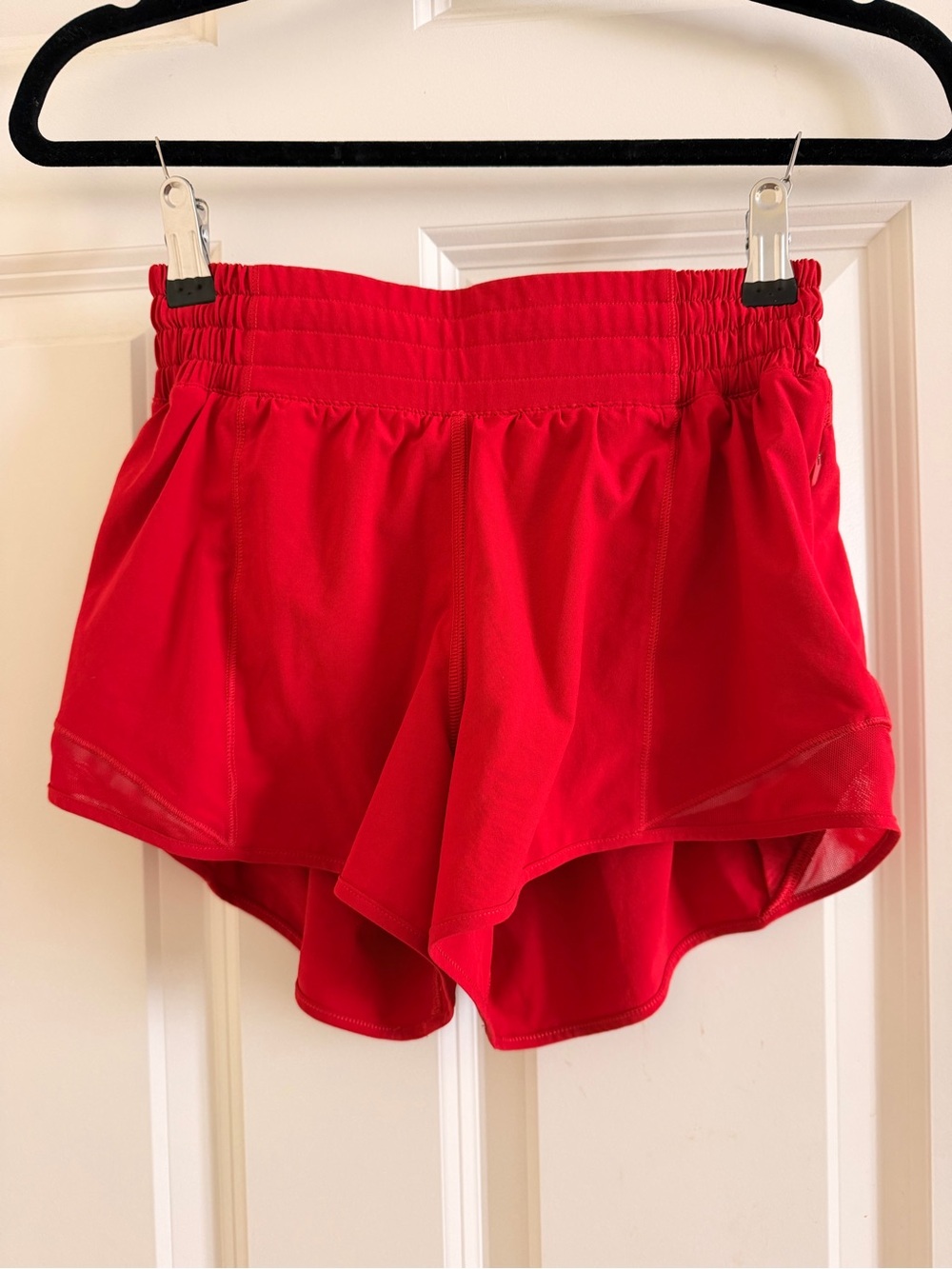 lululemon hotty hot 2.5 short sz 4